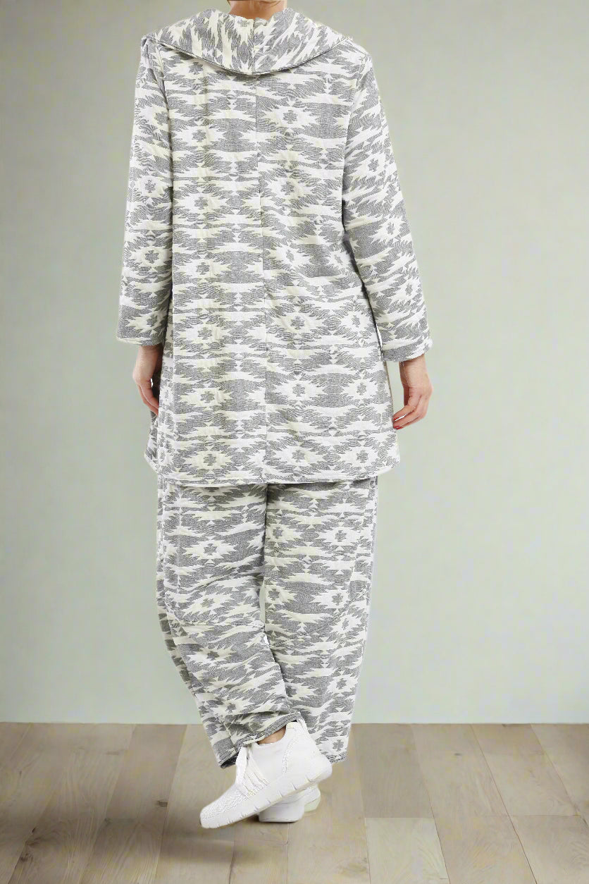 Damen Loungewear Set mit Aztec-Muster – Rollkragen Zweiteiler aus Weicher Viskose für den Winter - Naveed Mode GmbH