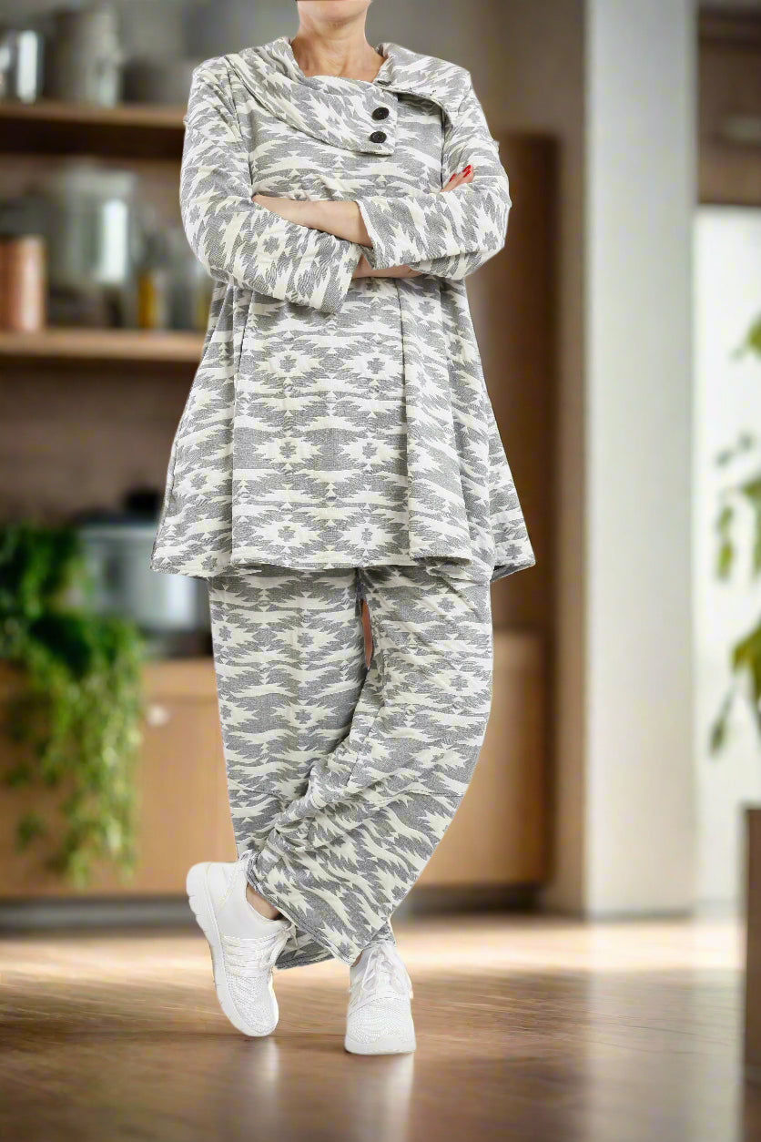 Damen Loungewear Set mit Aztec-Muster – Rollkragen Zweiteiler aus Weicher Viskose für den Winter - Naveed Mode GmbH