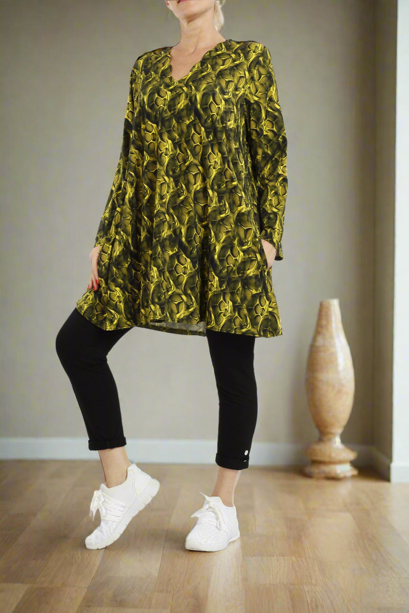 Damen Langarmshirt mit Schlangenmuster – Modische Viskose Tunika im Animal-Style - Naveed Mode GmbH