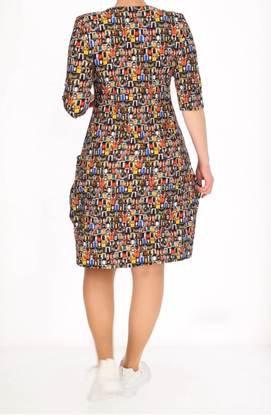 Kniekurzes Damenkleid mit buntem Türen-Print – Freizeitkleid mit Taschen - Naveed Mode GmbH