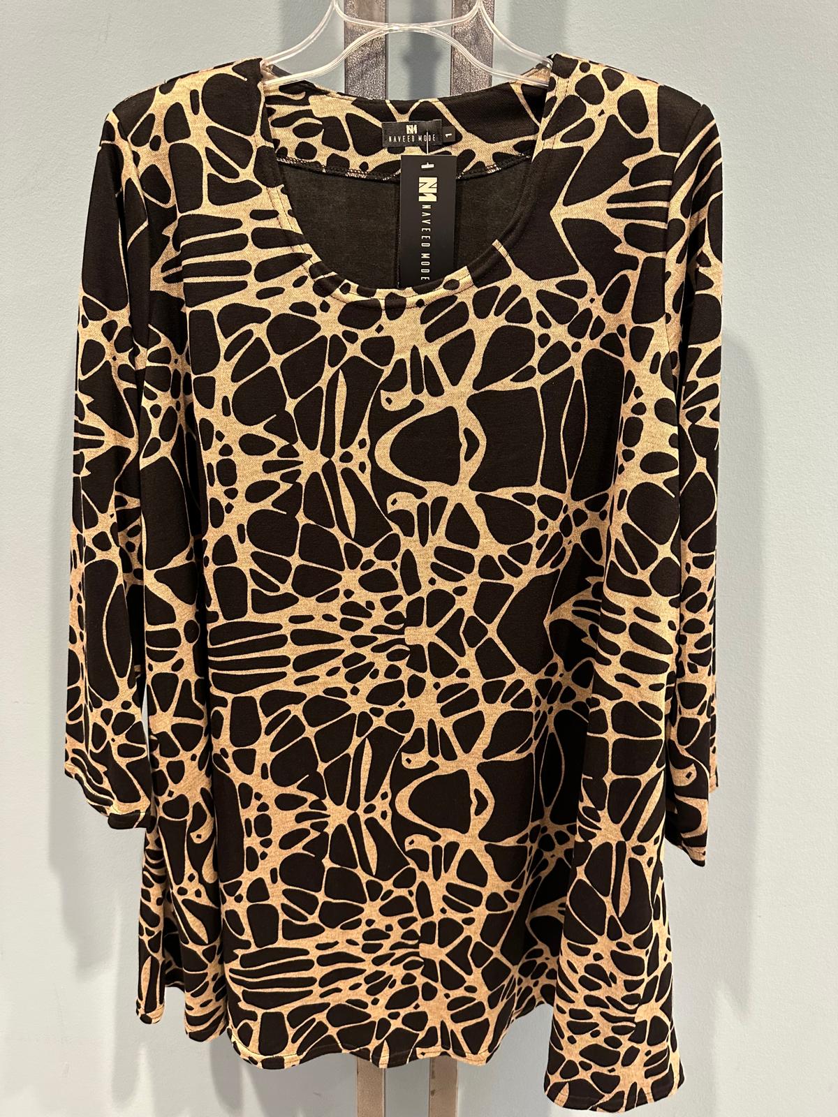 Tailliertes Tunika-Top mit Rundhalsausschnitt und 3/4-Ärmeln mit abstraktem, auffälligem Linienmuster – ideal für dehnbares Oberteil