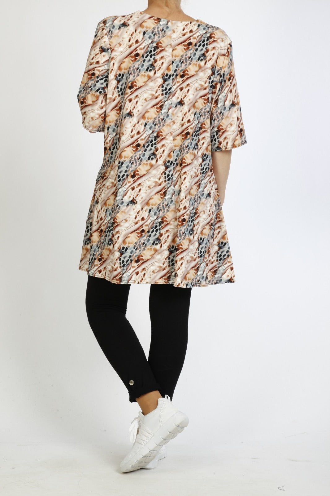 Luftiges Curvy-Oversize-Shirt im stylischen Muster-Mix