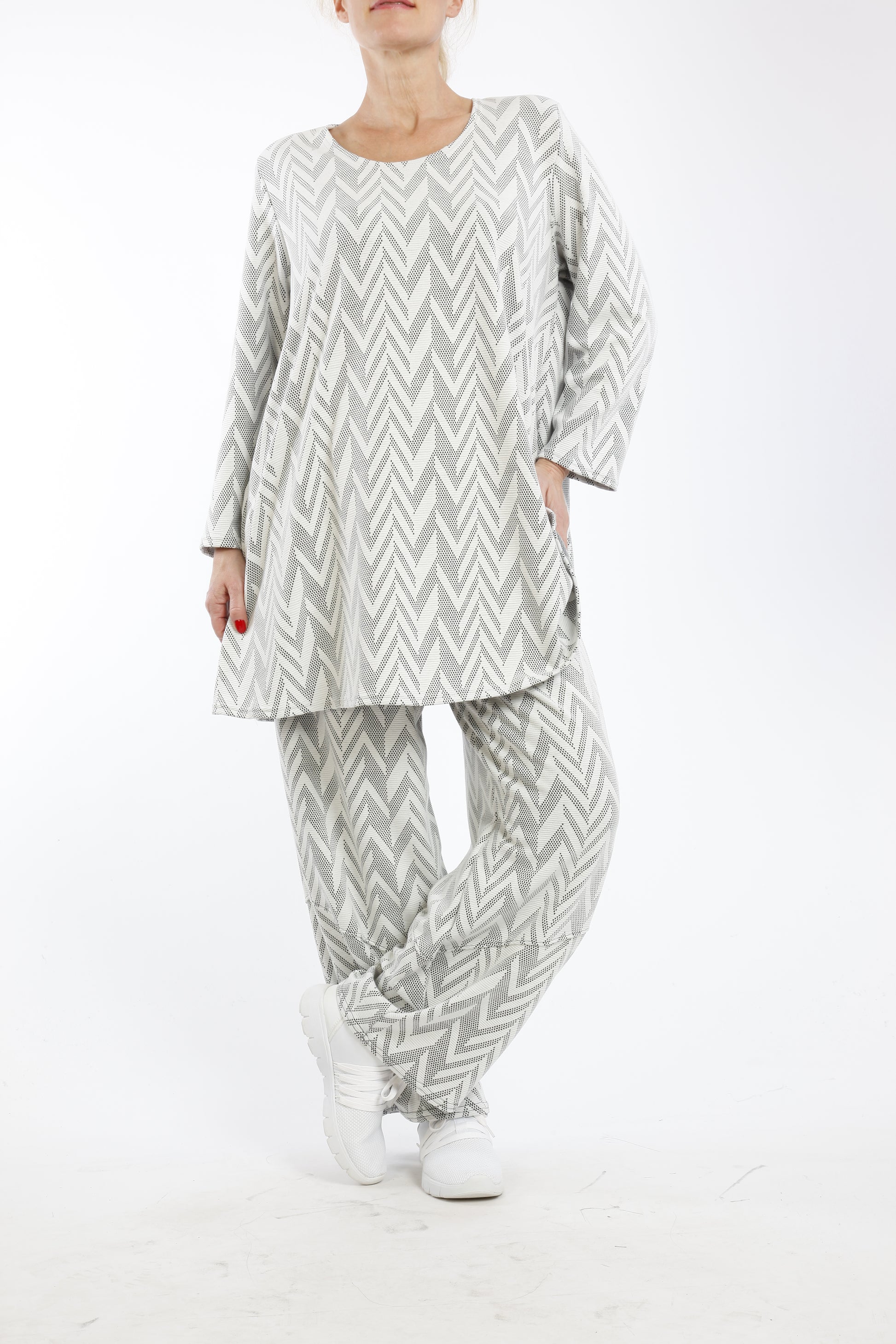 Gestreeftes Fischgrätmuster Co-ord-Set mit Rundhalsausschnitt | Entspannte Passform & lässiger Stil | Vielseitiges zweiteiliges Loungewear-Set für Damen - Naveed Mode GmbH