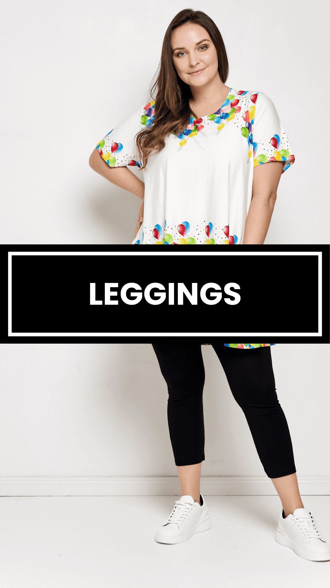 Damen-Leggings kombiniert mit weißem, bunt bedrucktem Tunika-Top – Kategorie-Banner der Naveedmode Kollektion