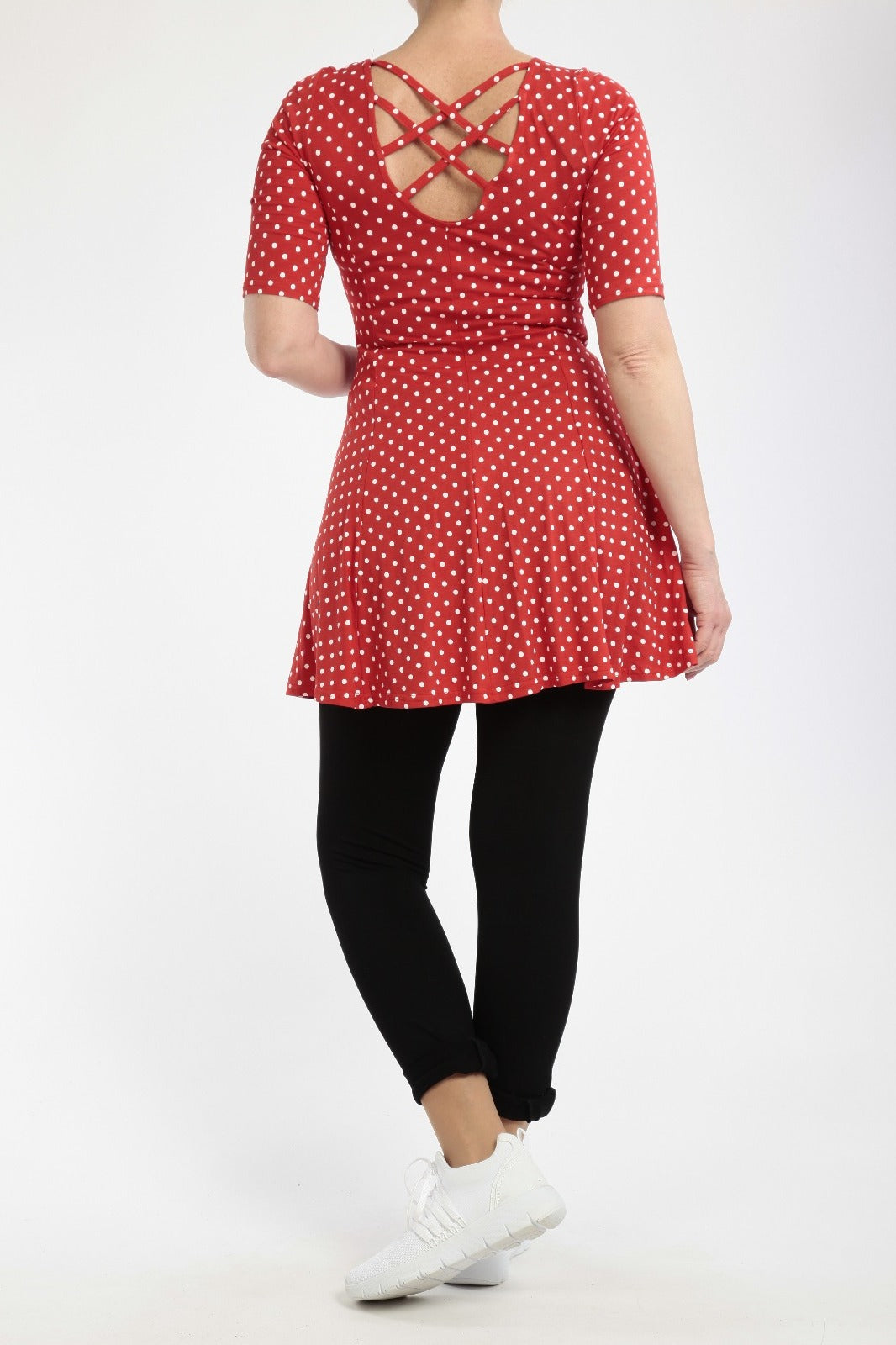 Kleid mit schwarzem/rotem Hintergrund und weißen Punkten