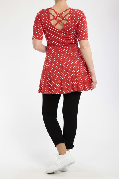 Kleid mit schwarzem/rotem Hintergrund und weißen Punkten