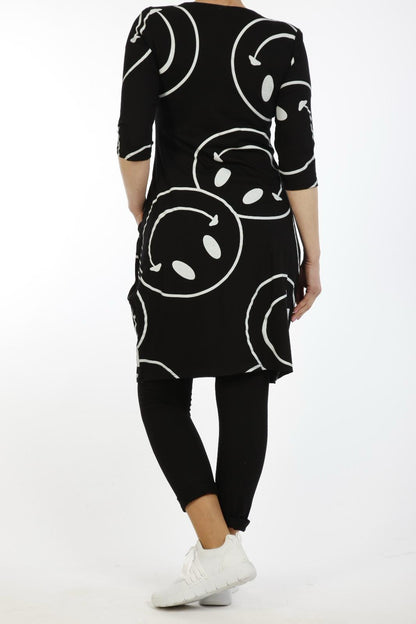 Streetwear Damen Kleid – Asymmetrischer Print – Schwarz Weiß – Lässige Tunika mit Taschen