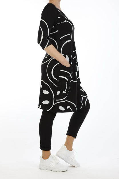 Streetwear Damen Kleid – Asymmetrischer Print – Schwarz Weiß – Lässige Tunika mit Taschen