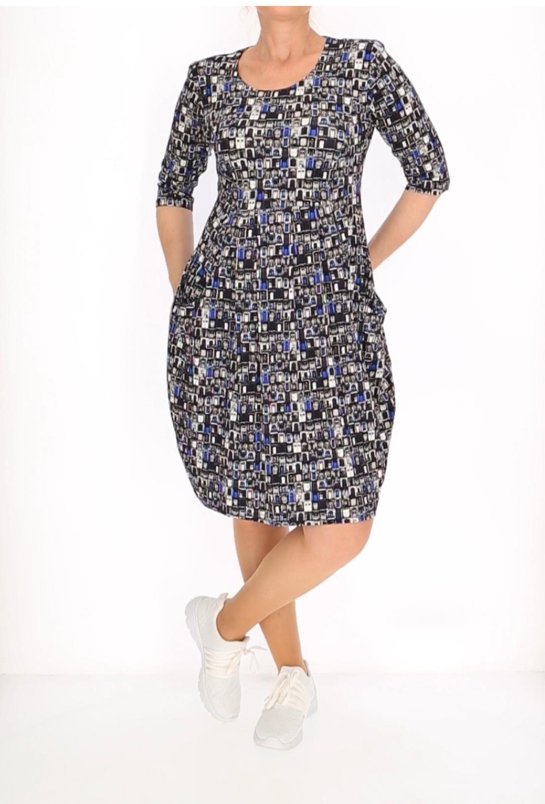 Kniekurzes Damenkleid mit buntem Türen-Print – Freizeitkleid mit Taschen