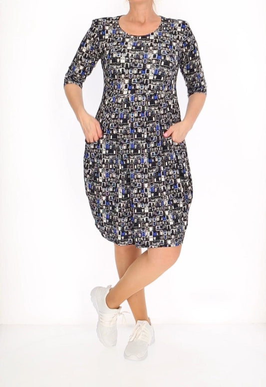 Kniekurzes Damenkleid mit buntem Türen-Print – Freizeitkleid mit Taschen