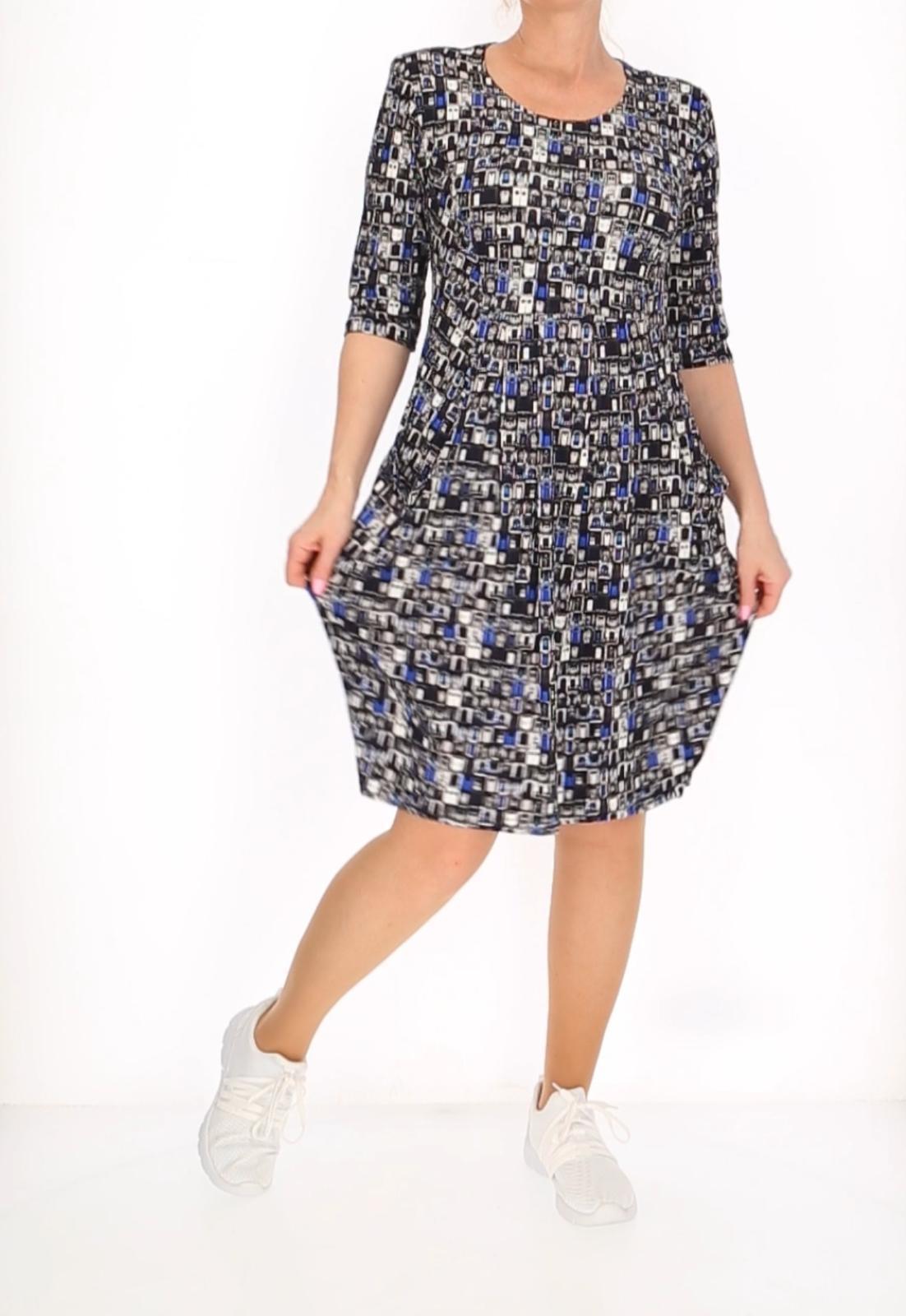 Kniekurzes Damenkleid mit buntem Türen-Print – Freizeitkleid mit Taschen