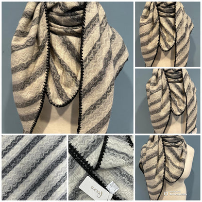 Cozy Schal mit Herz- und Wellenmuster – Weich & Warm für Damen.