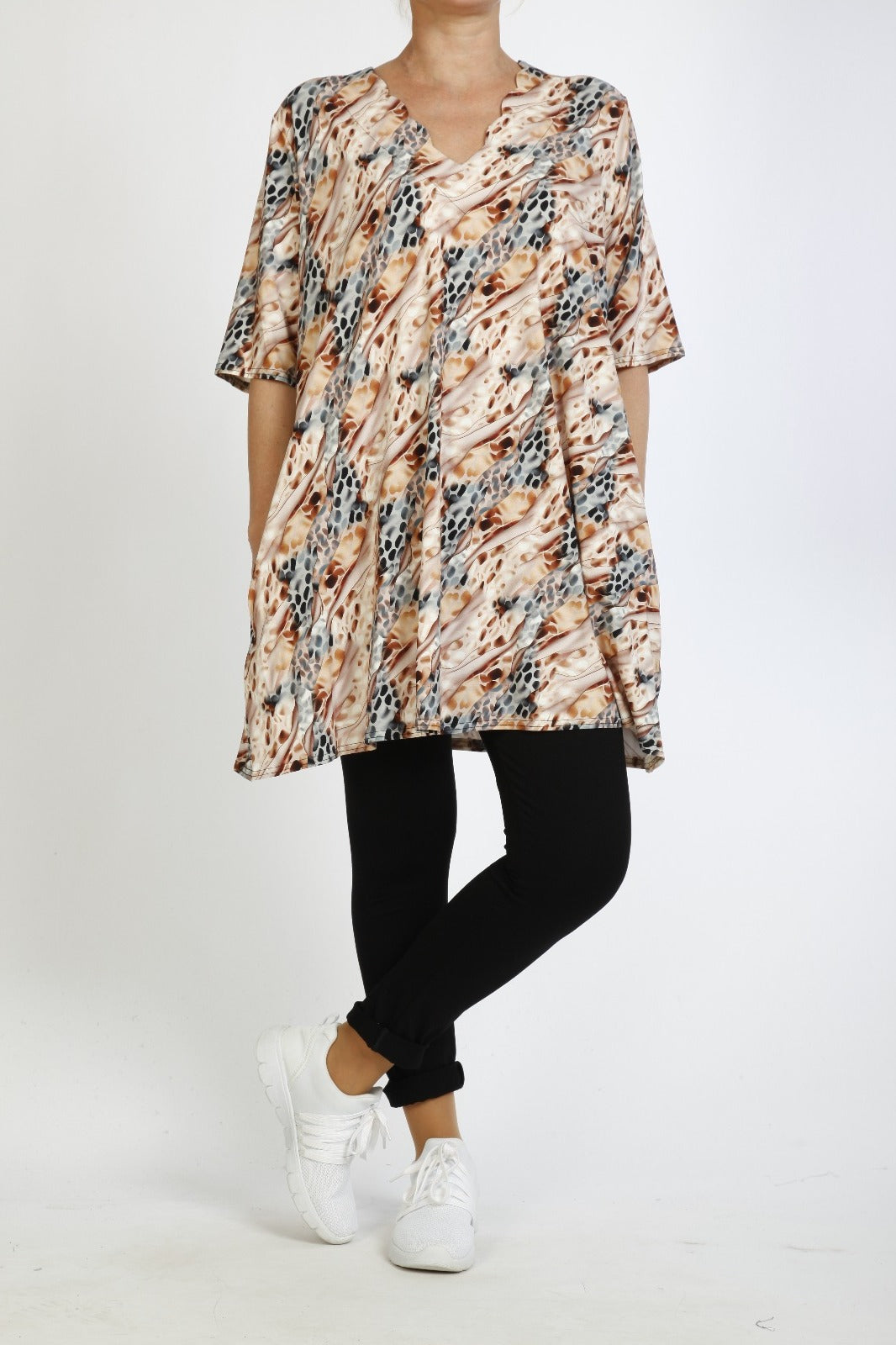 Luftiges Curvy-Oversize-Shirt im stylischen Muster-Mix