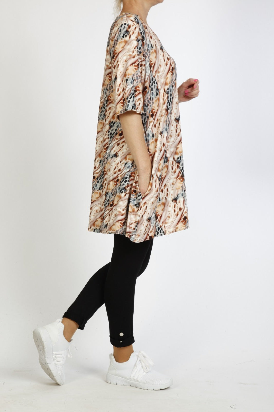 Luftiges Curvy-Oversize-Shirt im stylischen Muster-Mix